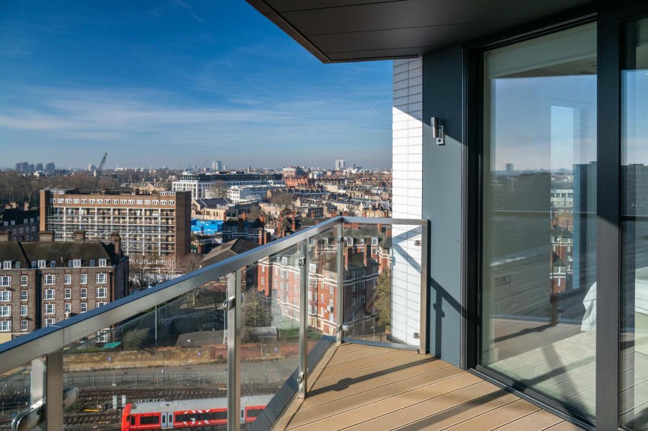 Modern Family Home Close To Victoria Station By Underthedoormat London Exteriör bild