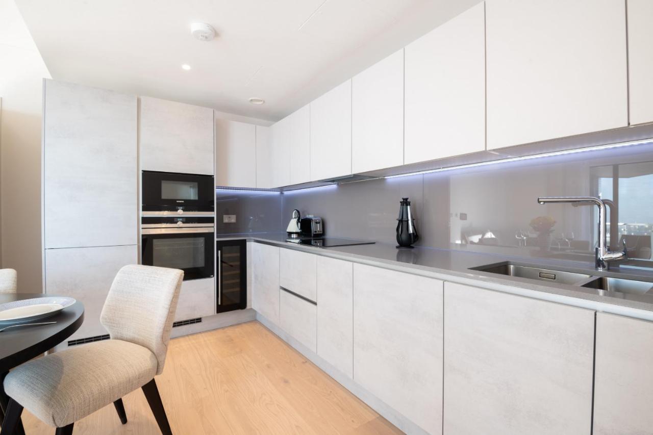 Modern Family Home Close To Victoria Station By Underthedoormat London Exteriör bild