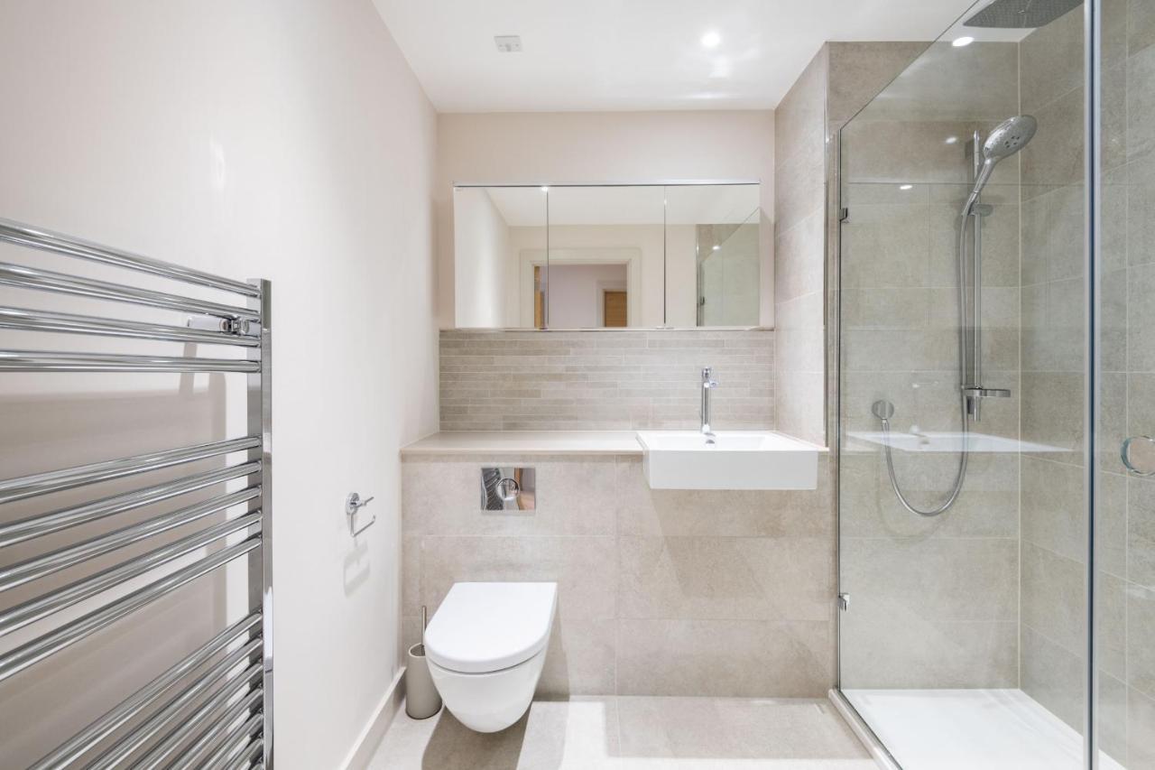 Modern Family Home Close To Victoria Station By Underthedoormat London Exteriör bild