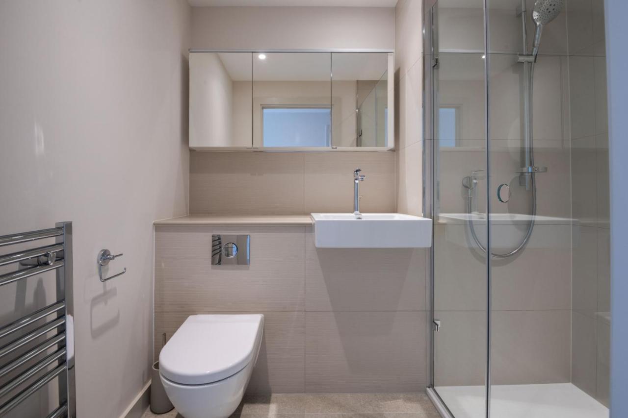 Modern Family Home Close To Victoria Station By Underthedoormat London Exteriör bild